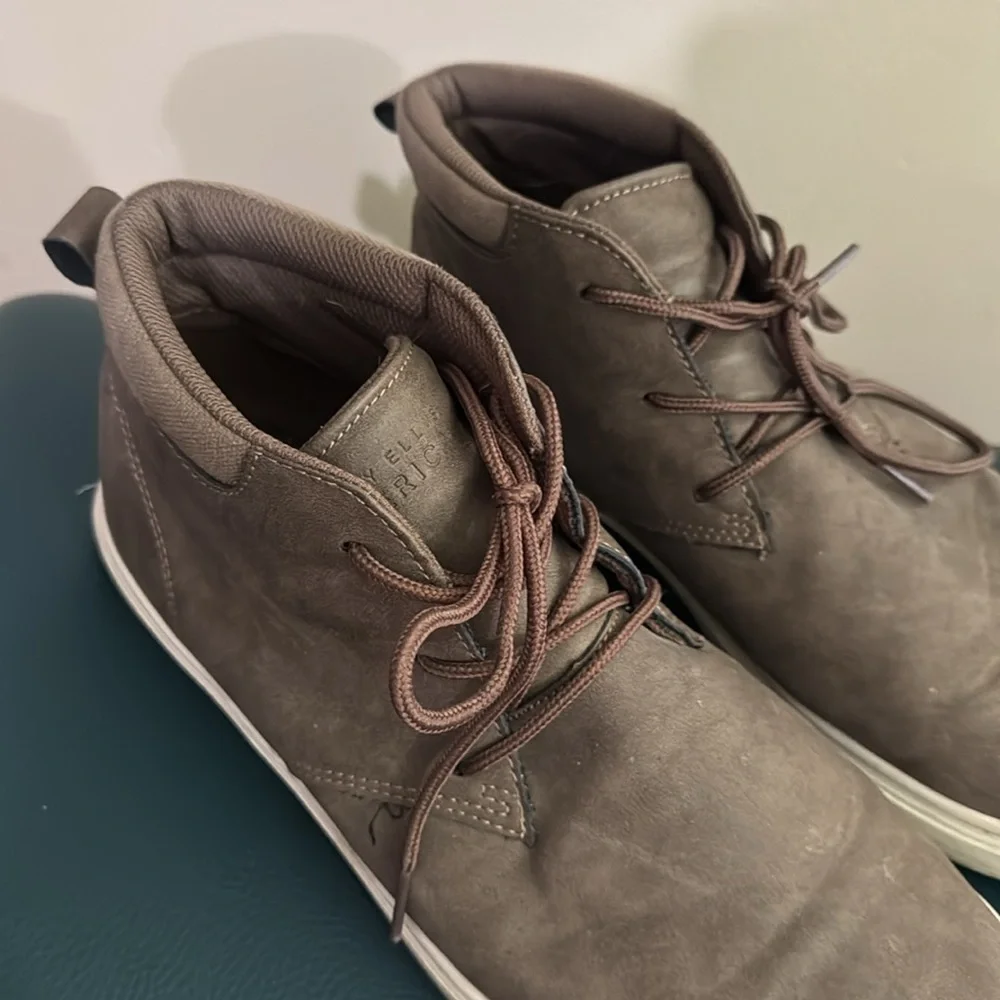 Perry Ellis Brown Chukka Boots with Suede Finish Men's Size 11 career wear